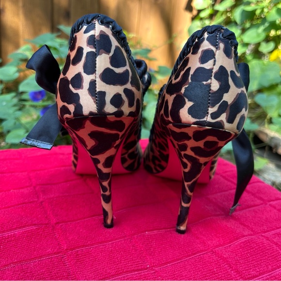 Betsey Johnson Calandra Leopard Print Ribbon Tie High Heel Sandals Size 8.5 NWOB - Picture 5 of 7